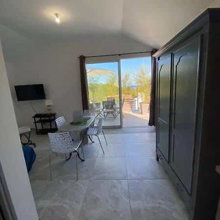 T2 Querciu Vue Avec Piscine. Apartament